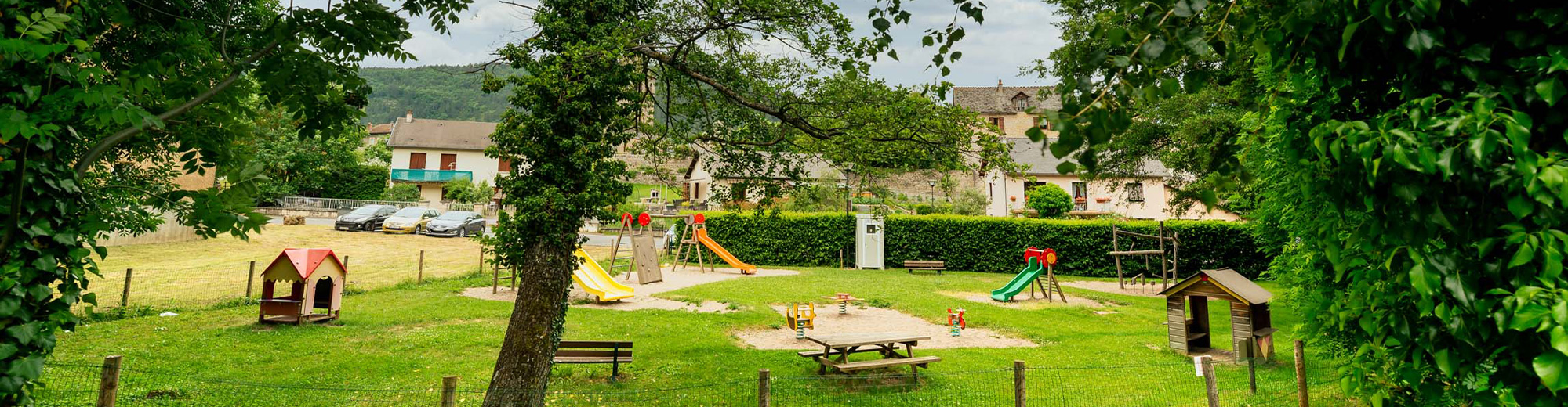 exterieur-village-de-gites-Chanac-lozere-resa